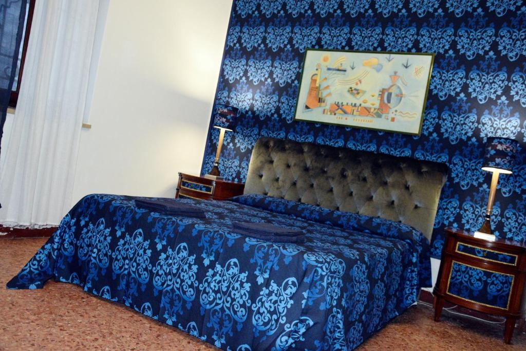 Postel nebo postele na pokoji v ubytování Venice Rainbow Apartment San Marco