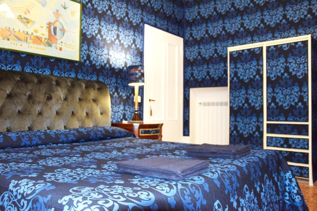 Postel nebo postele na pokoji v ubytování Venice Rainbow Apartment San Marco