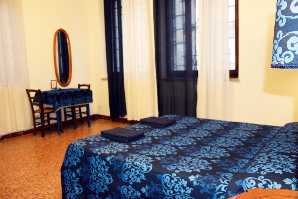 Postel nebo postele na pokoji v ubytování Venice Rainbow Apartment San Marco