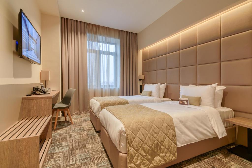 Postel nebo postele na pokoji v ubytování Hayasa Hotel Yerevan