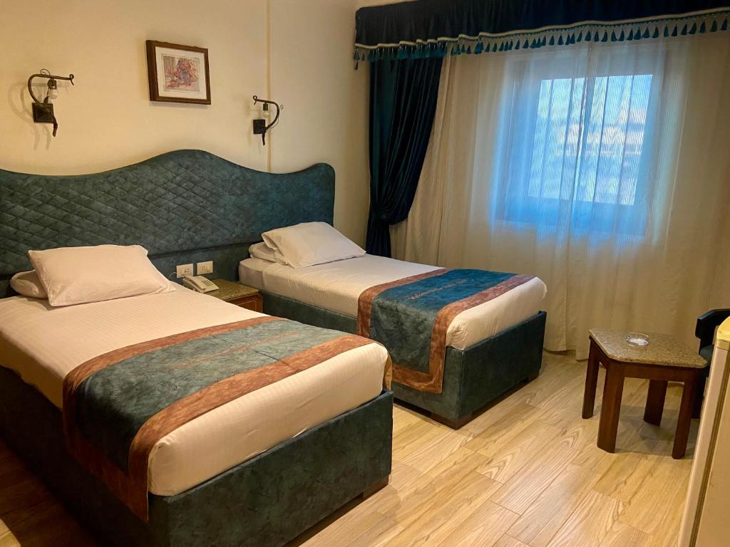 Postel nebo postele na pokoji v ubytování Hor Moheb Hotel