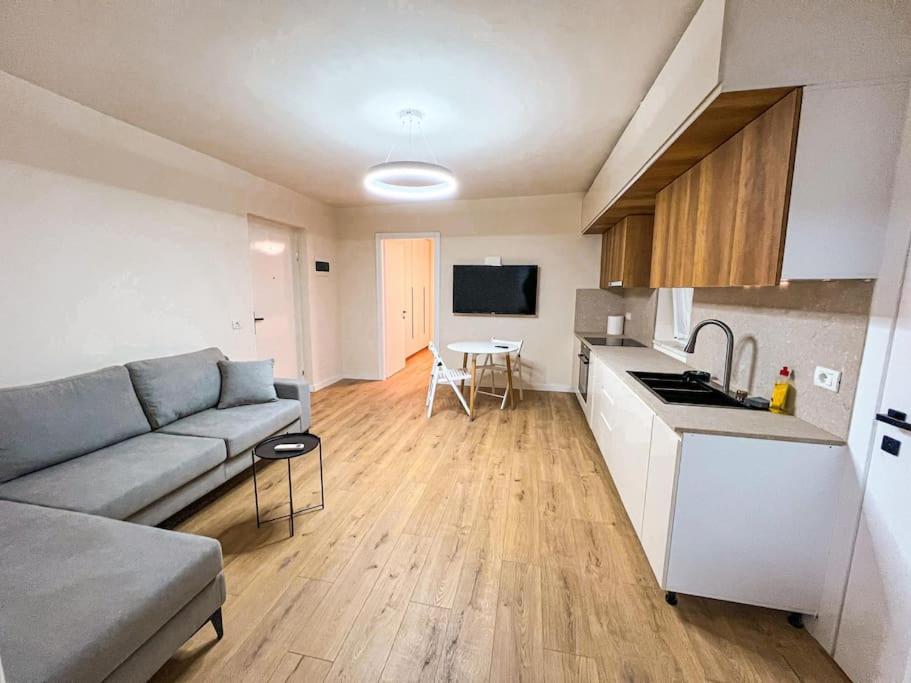 Cozy City Centre Rest 2BR - Image 3
