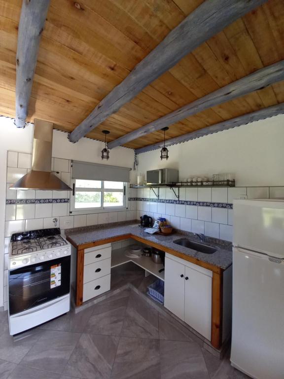 Kuchyň nebo kuchyňský kout v ubytování La Rosa del Azafrán - Alojamiento Rural - Ranchos de Vacaciones en Entre Ríos