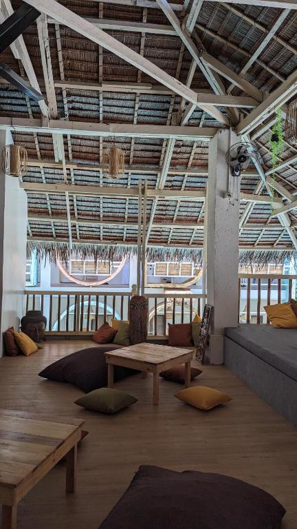 Istumisnurk majutusasutuses Happiness Hostel Boracay