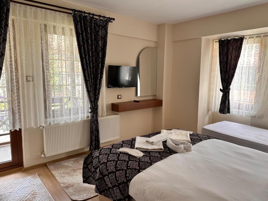 ABANT DORT MEVSİM KONAĞI HOSTEL - Triple Habitación Con Balcón