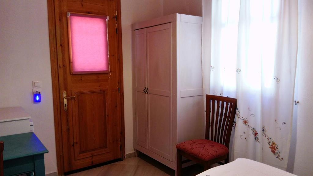 Кровать или кровати в номере ZACHAROULA ROOMS 2