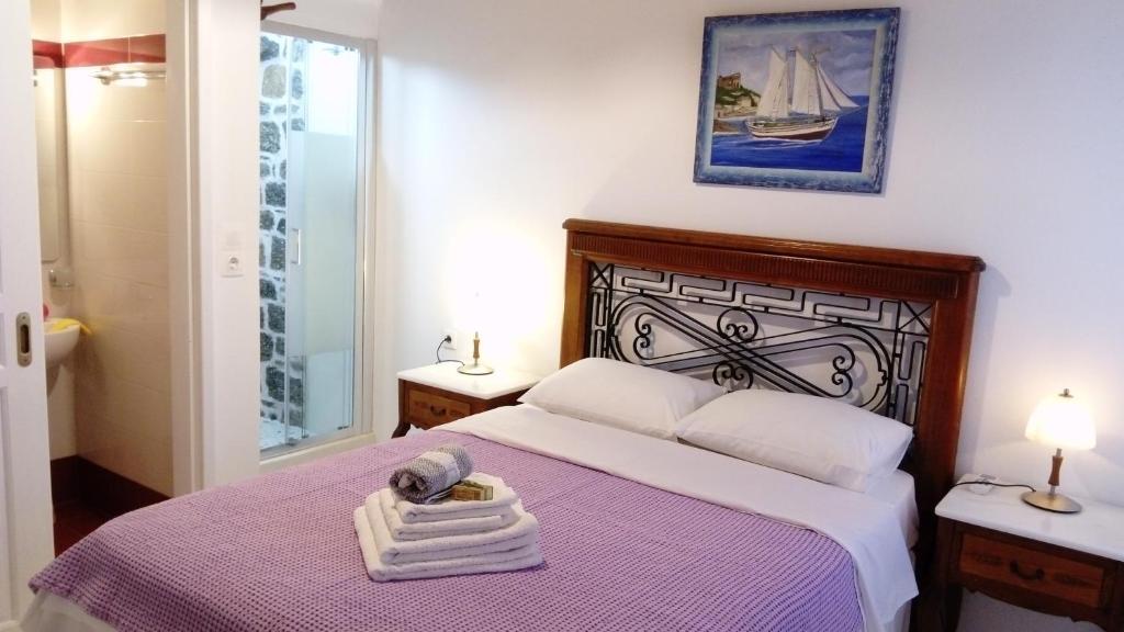 Кровать или кровати в номере ZACHAROULA ROOMS 2