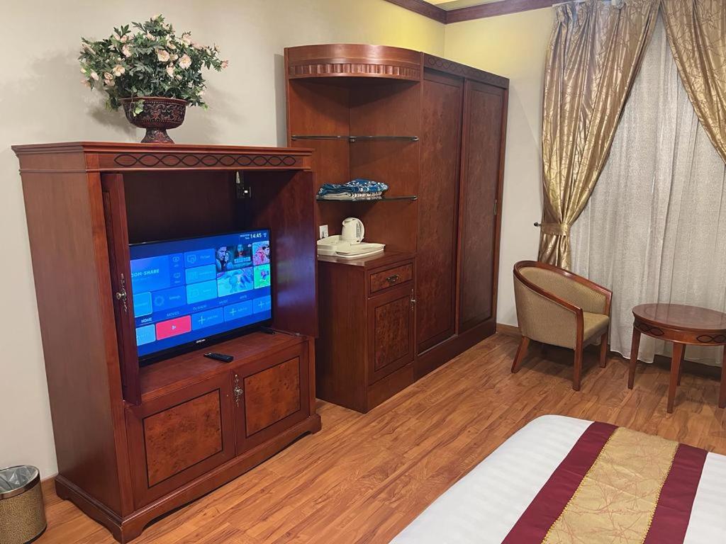 TV a/nebo společenská místnost v ubytování مجمع رغدان السياحي