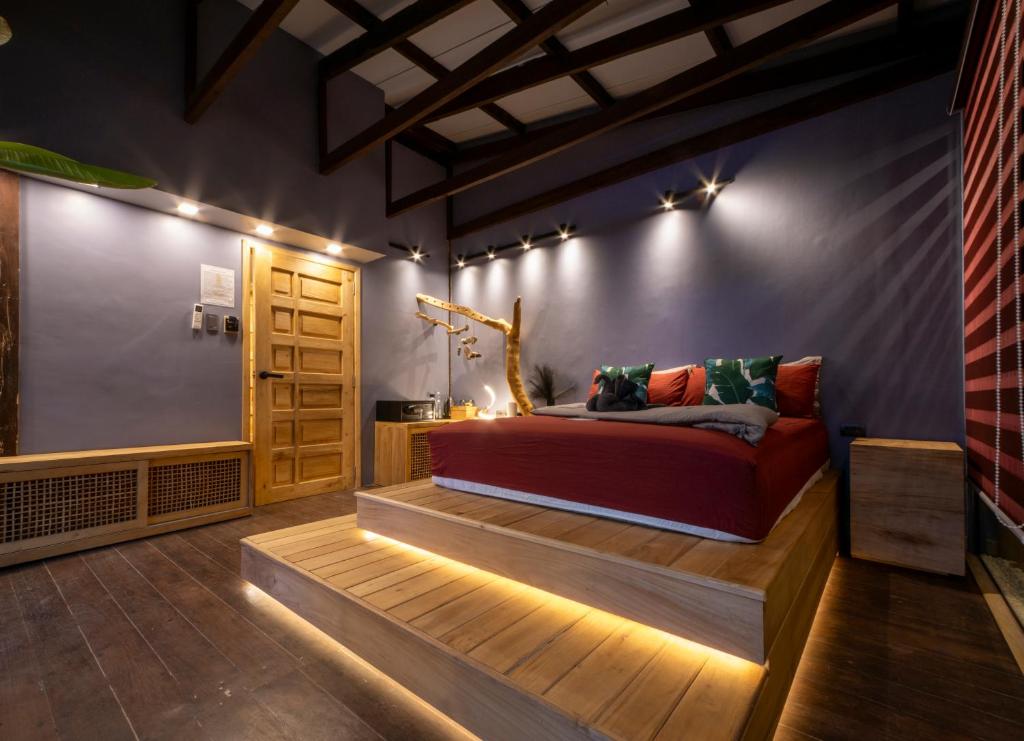 Postel nebo postele na pokoji v ubytování Rockinnest Hotel El Nido