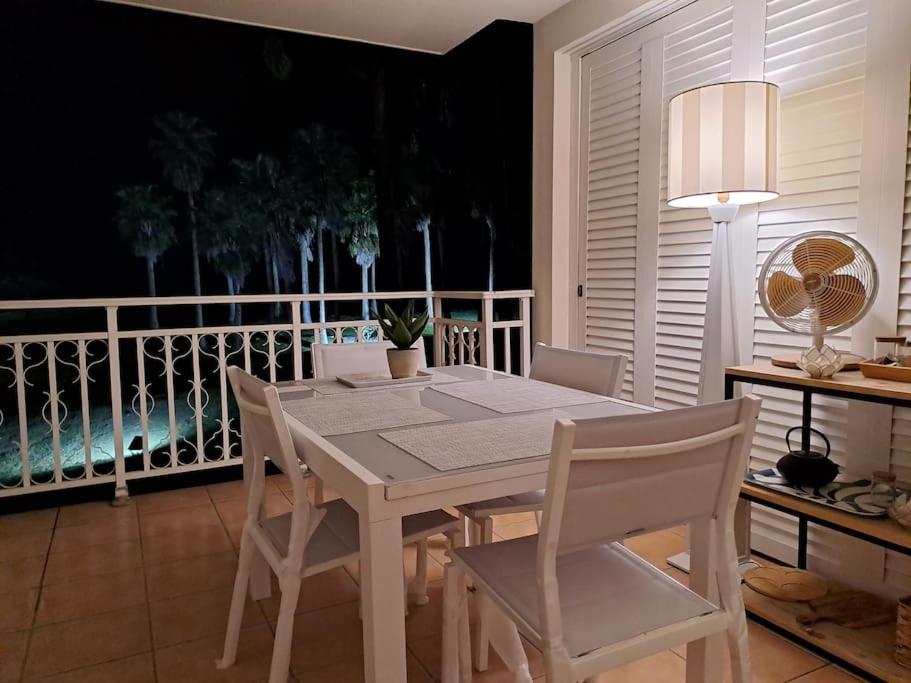 Bazén v ubytování VUE MER Site paradisiaque Superbe décoration nebo v jeho okolí