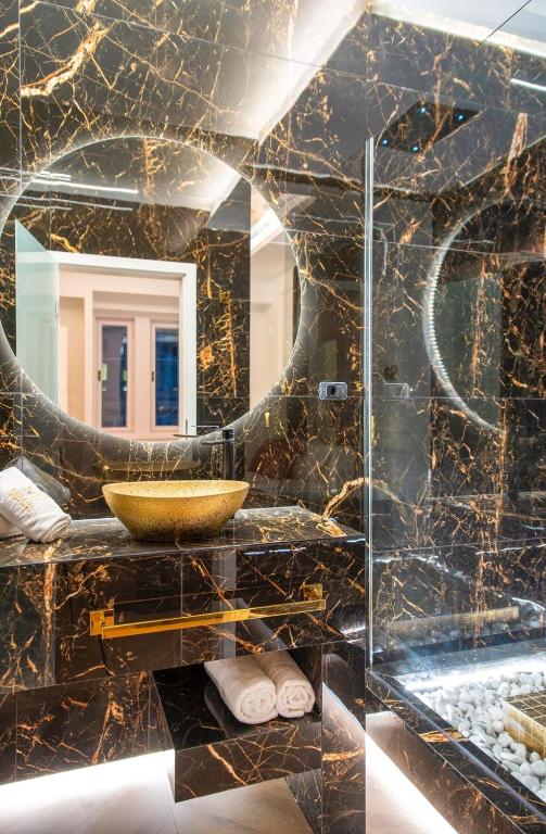 Kúpeľňa v ubytovaní JACUZZI ROYAL SUITE