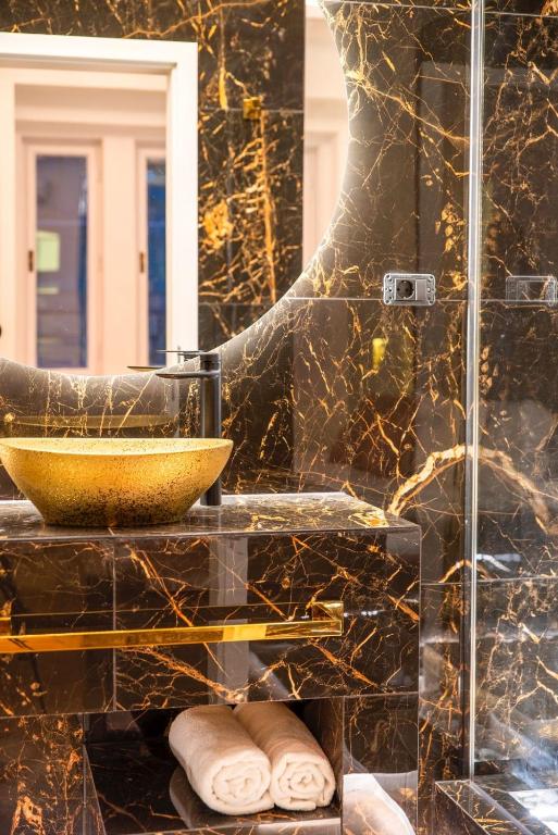 Kúpeľňa v ubytovaní JACUZZI ROYAL SUITE