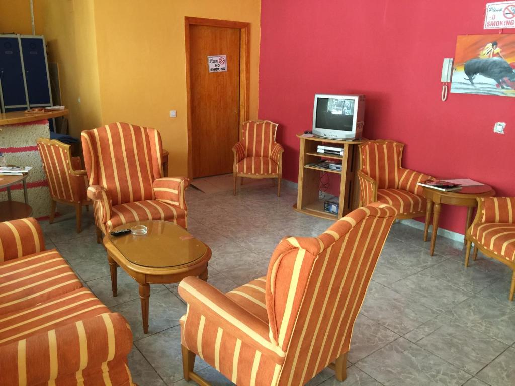 TV a/nebo společenská místnost v ubytování Tenerife Hostel