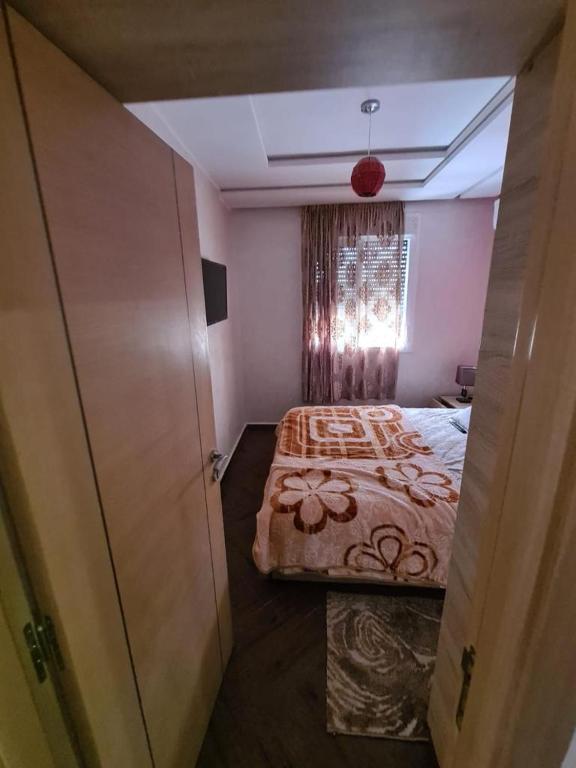 Postel nebo postele na pokoji v ubytování Oujda hay Salam doha