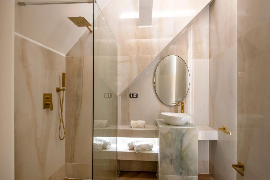 Kúpeľňa v ubytovaní JACUZZI ROYAL SUITE