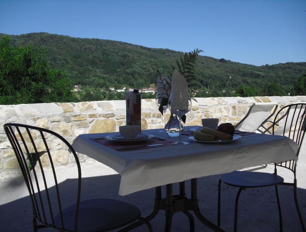 a table with chairs and a blue table cloth on it at Incantevole rifugio nel castello di Ahrensperg in Pulfero