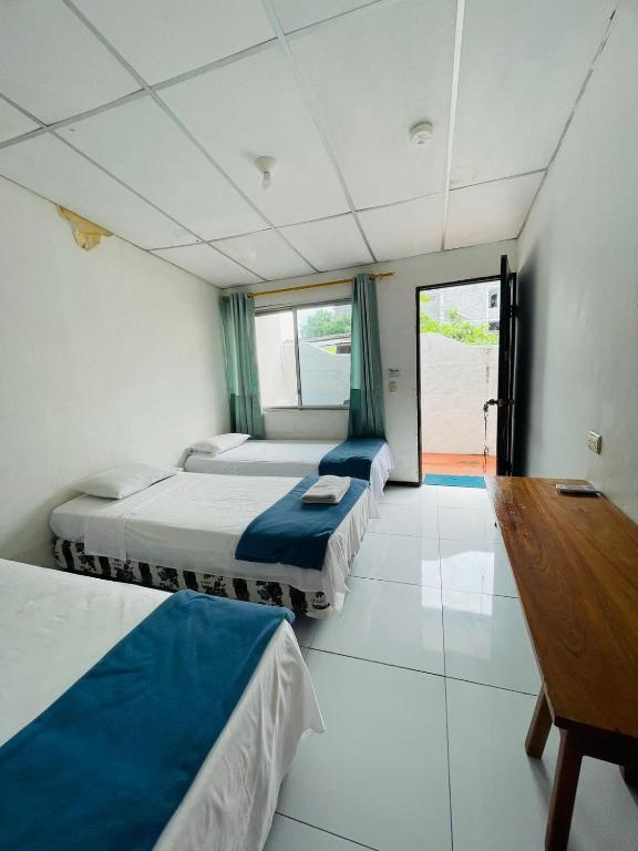Postel nebo postele na pokoji v ubytování Hostal Darwin