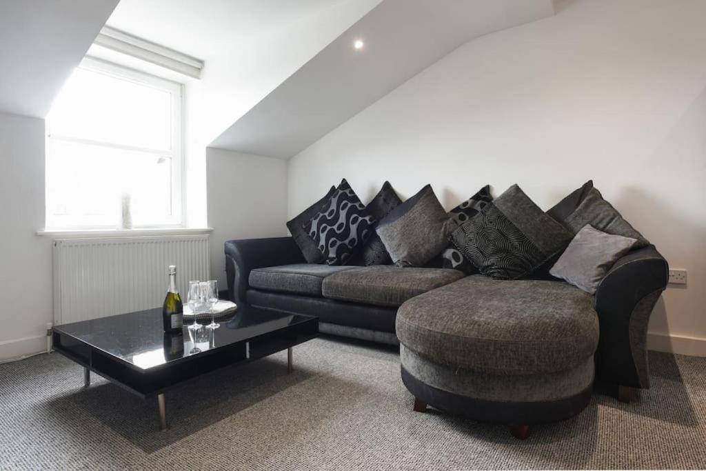 a living room with a couch and a coffee table at Spacious 2 Bedroom Flat with Parking in Portsmouth