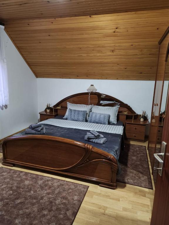 Postel nebo postele na pokoji v ubytování Kuća za odmor Maklen