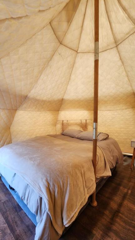 Postel nebo postele na pokoji v ubytování Glamping Río Serrano - Caja Los Andes