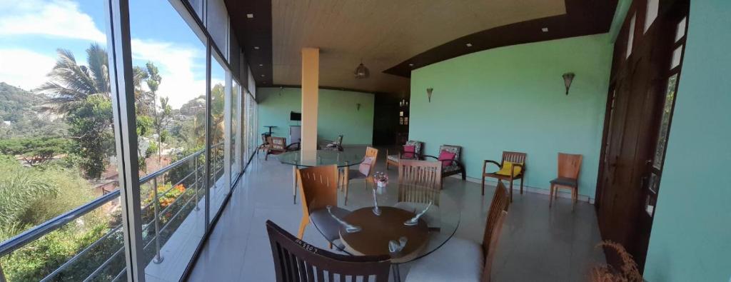 Balkón nebo terasa v ubytování Suisse View Residence Kandy
