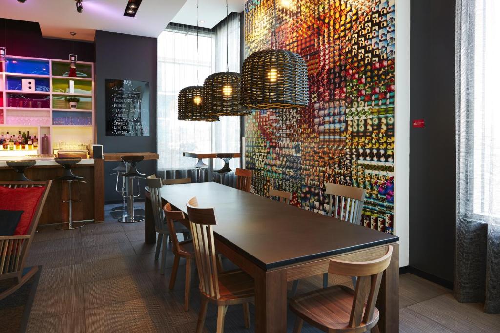 Nápoje v ubytování Hôtel Alt Quartier DIX30