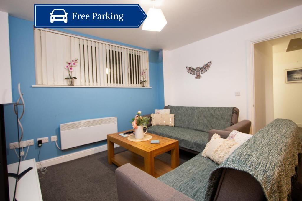 A seating area at Cosy 2BR Apartment in Nottingham