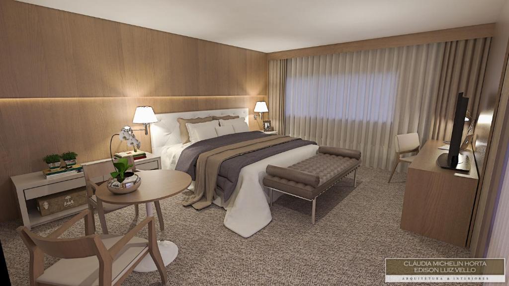 pokój hotelowy z dużym łóżkiem i stołem w obiekcie White Plaza Hotel w mieście Kurytyba