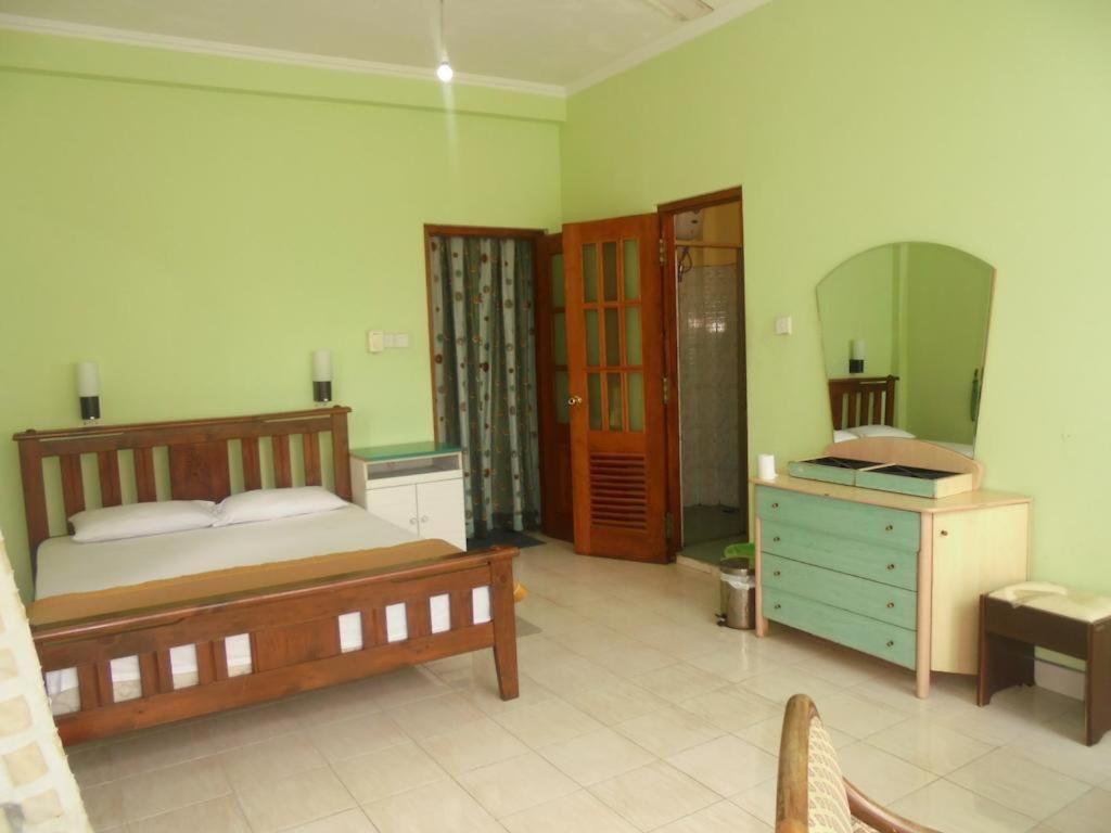 Postel nebo postele na pokoji v ubytování Suisse View Residence Kandy
