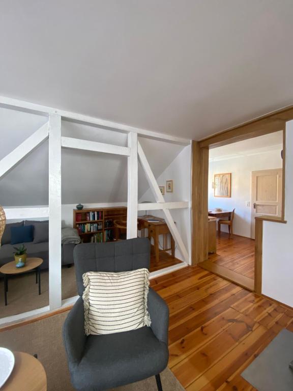 a living room with a couch and a chair at Ferienwohnung im Dreiseitenhof in Großräschen