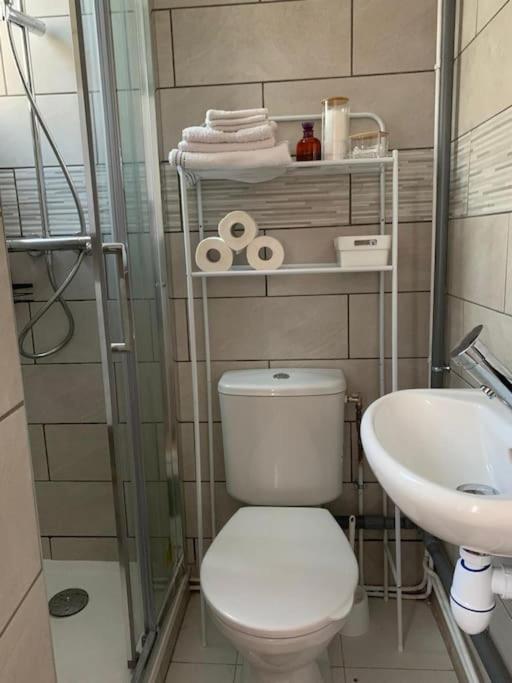 Koupelna v ubytování Très joli appartement à Puteaux centre ville