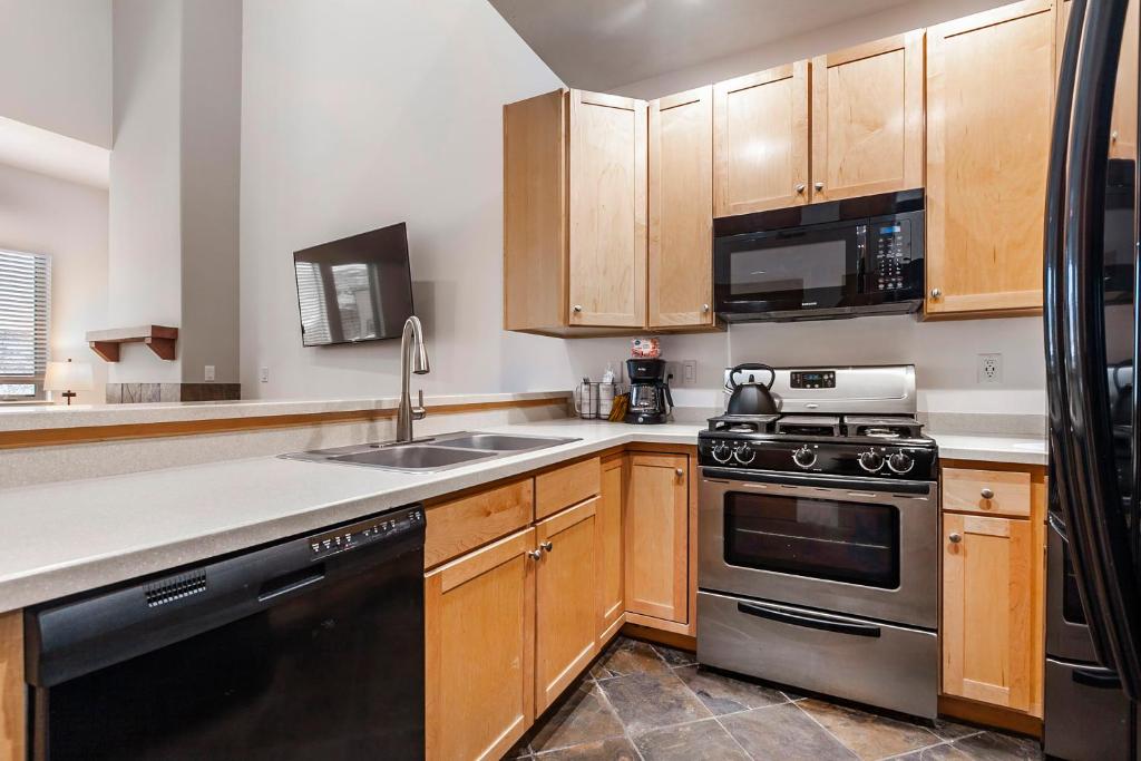 Crestview Condominiums by All Seasons Resort Lodging - 1 Quarto Condomínio #306E