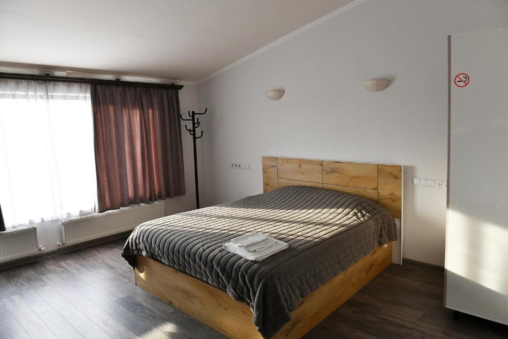 Postel nebo postele na pokoji v ubytování woolway studios
