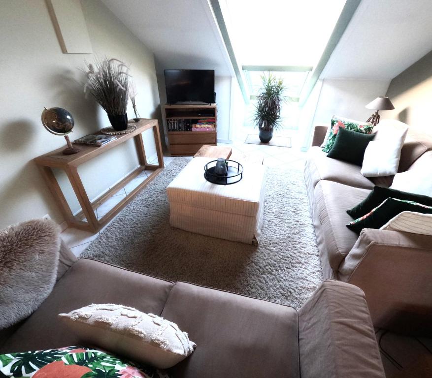Ruang duduk di Skyview Suite