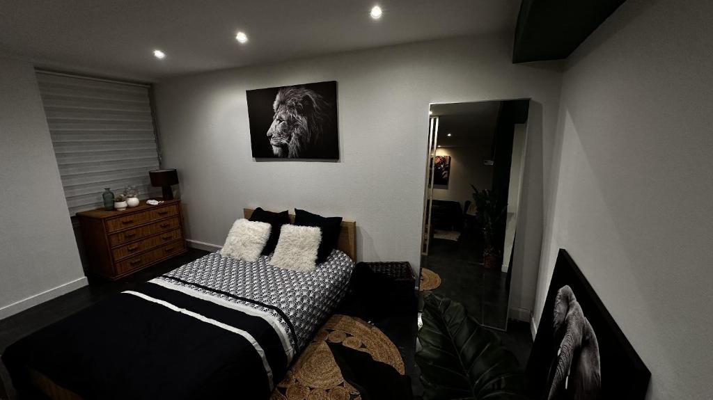 A bed or beds in a room at Loft Rezé