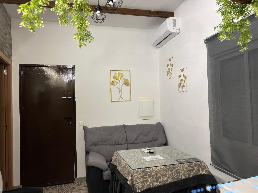 Posezení v ubytování Casa entre Rocas Setenil