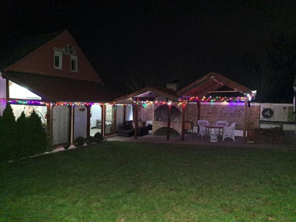 Budova, kde se prázdninový dům nachází