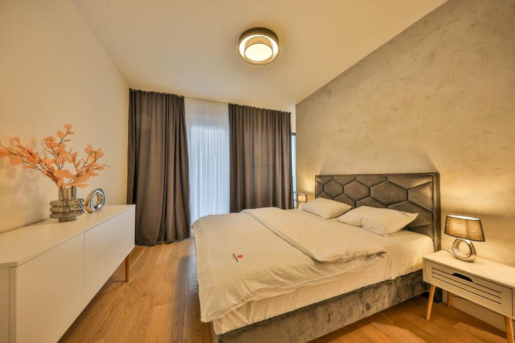 Säng eller sängar i ett rum på Belgrade Waterfront Apartments