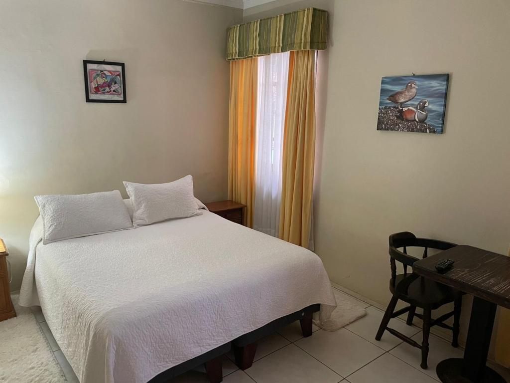 Llit o llits en una habitació de Hotel Palermo Quintero