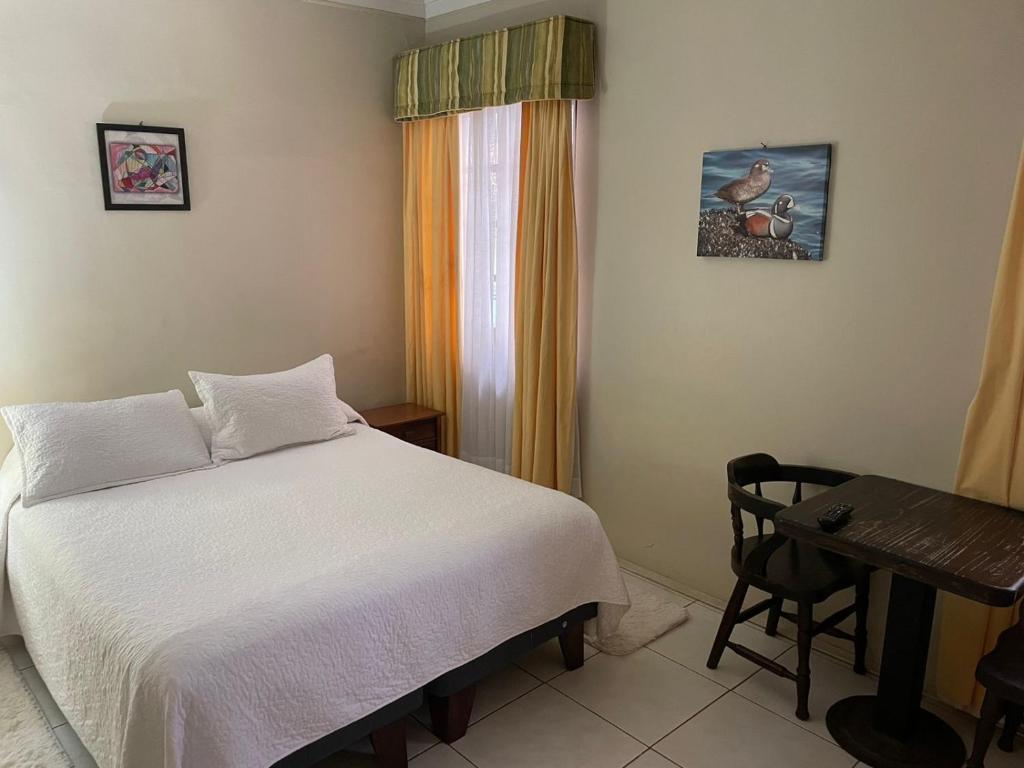 Llit o llits en una habitació de Hotel Palermo Quintero