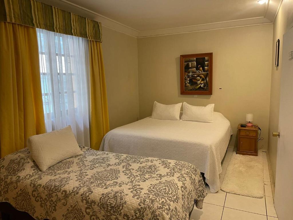 Llit o llits en una habitació de Hotel Palermo Quintero
