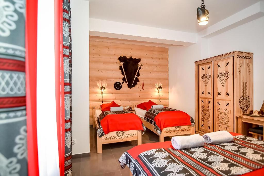 Postel nebo postele na pokoji v ubytování "CZARNA TURNIA"-Apartamenty