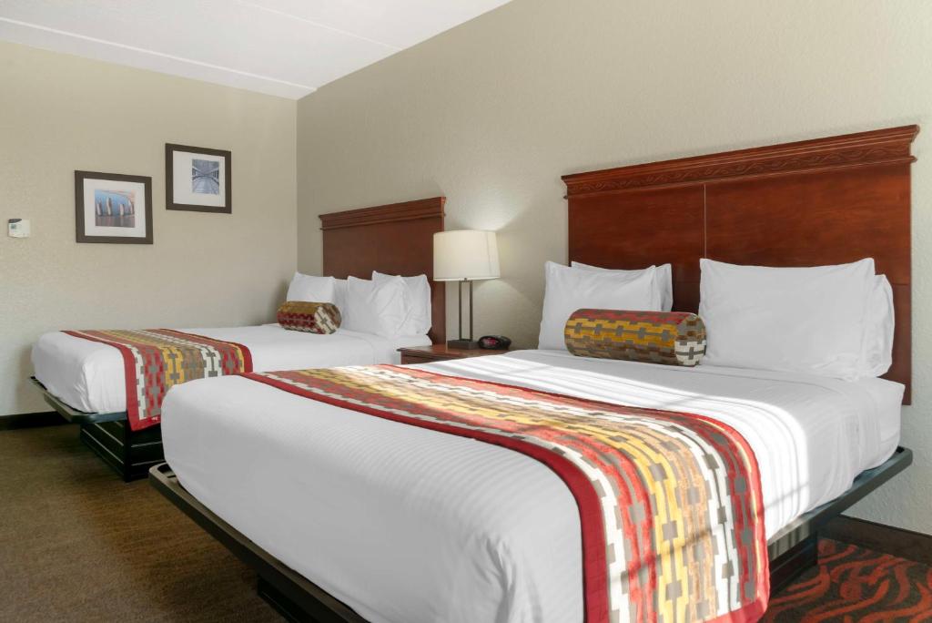 The Grand Select - Queen Room With Two Queen Beds - Non-Smoking