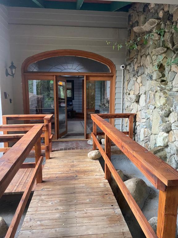 Ảnh trong thư viện ảnh của RiverFront Retreat- Spa/Hot tub, Game Room, Limited Gym ở Three Rivers