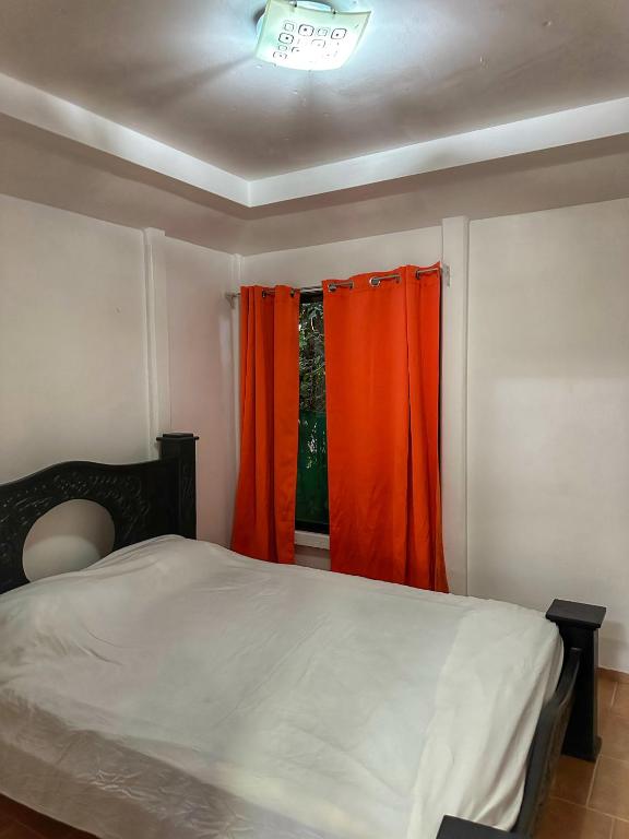 Casitas Coloradas Puerto Viejo - Two-Bedroom House