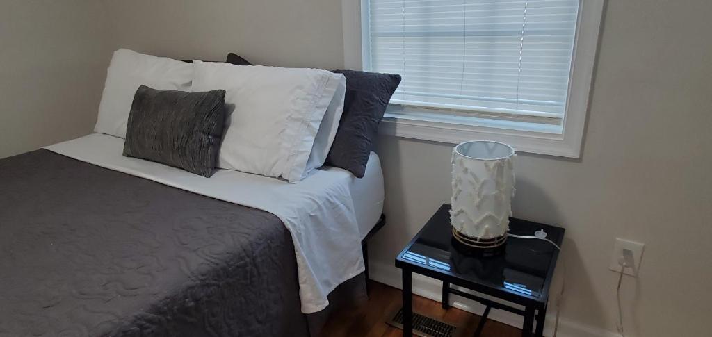 a bedroom with a bed and a table with a lamp at Cozy newly renovated house in Petersburg