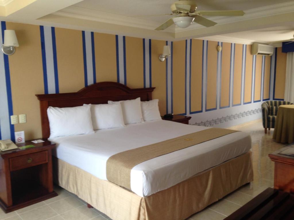 Postel nebo postele na pokoji v ubytování Hotel Plaza Colonial