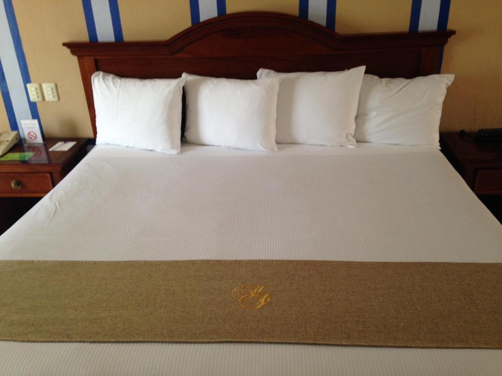 Postel nebo postele na pokoji v ubytování Hotel Plaza Colonial