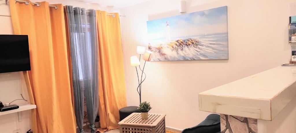 TV a/nebo společenská místnost v ubytování AS Lucana Apartment - Ground floor