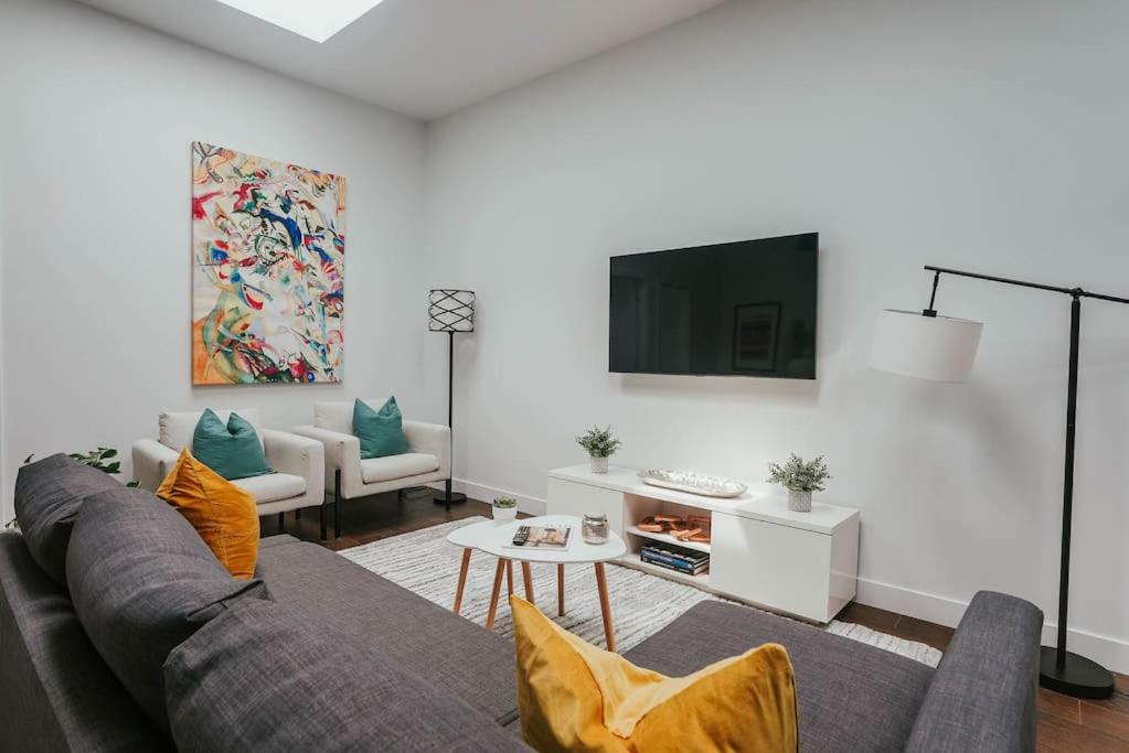 HRésidences Modern Apt on Main St Hubert Street, Montreal Updated